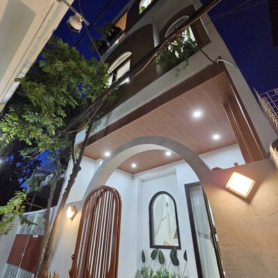 Miete eines modernen 3-stöckigen Hauses im Stadtteil Hai Chau, Da Nang, Vietnam